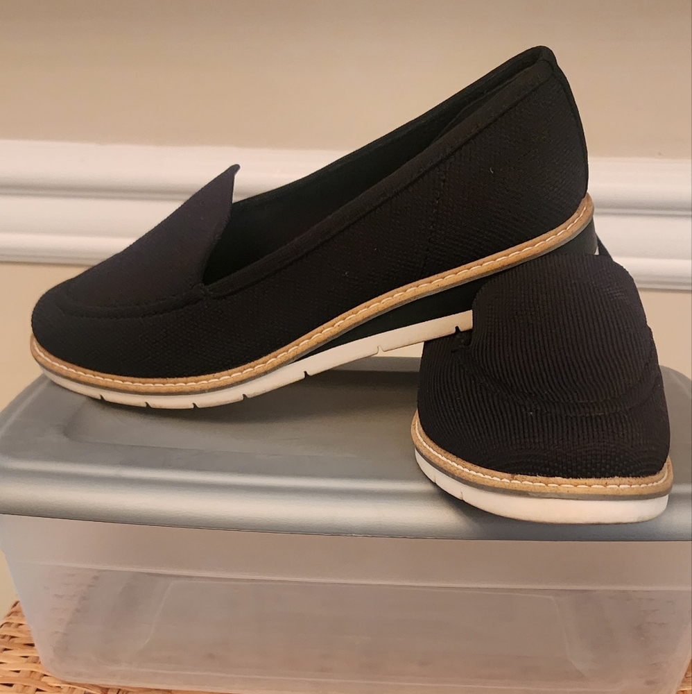 Womens black casual shoe